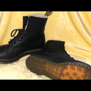 Dr marten boots with fur inside